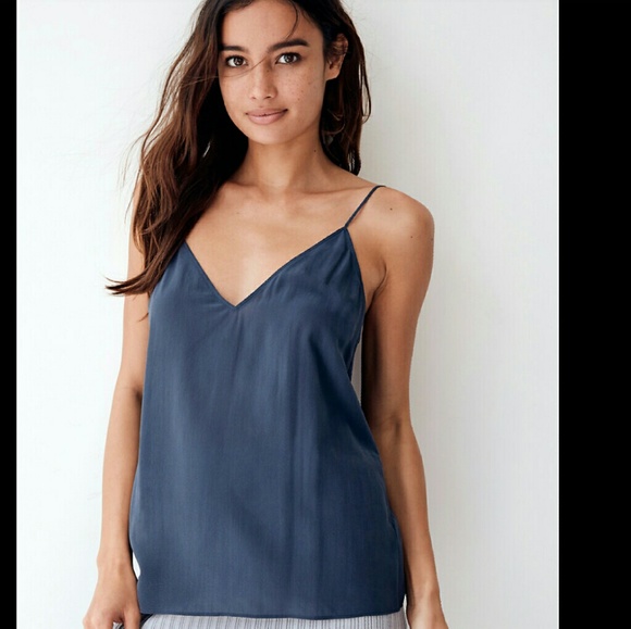 New Aritzia Camisole - Picture 1 of 4